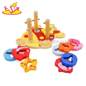 Kinder hölzerne Ringspielspielzeuggeometrie hölzerne werfende Spielwarengeometriekindergarten W13D178
