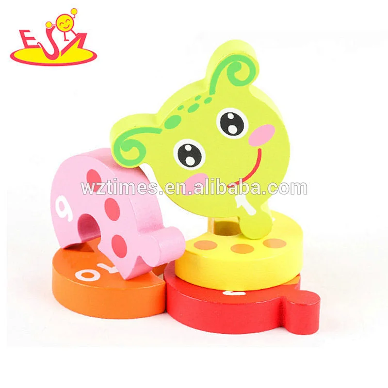 2018 the new design of early teaching color wooden number caterpillar toy W14I036