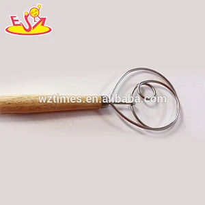 2018 wholesale natural color wooden manual egg beater W02B027