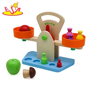 2020 New sale prechool wooden toy weighing scales for children W11F088