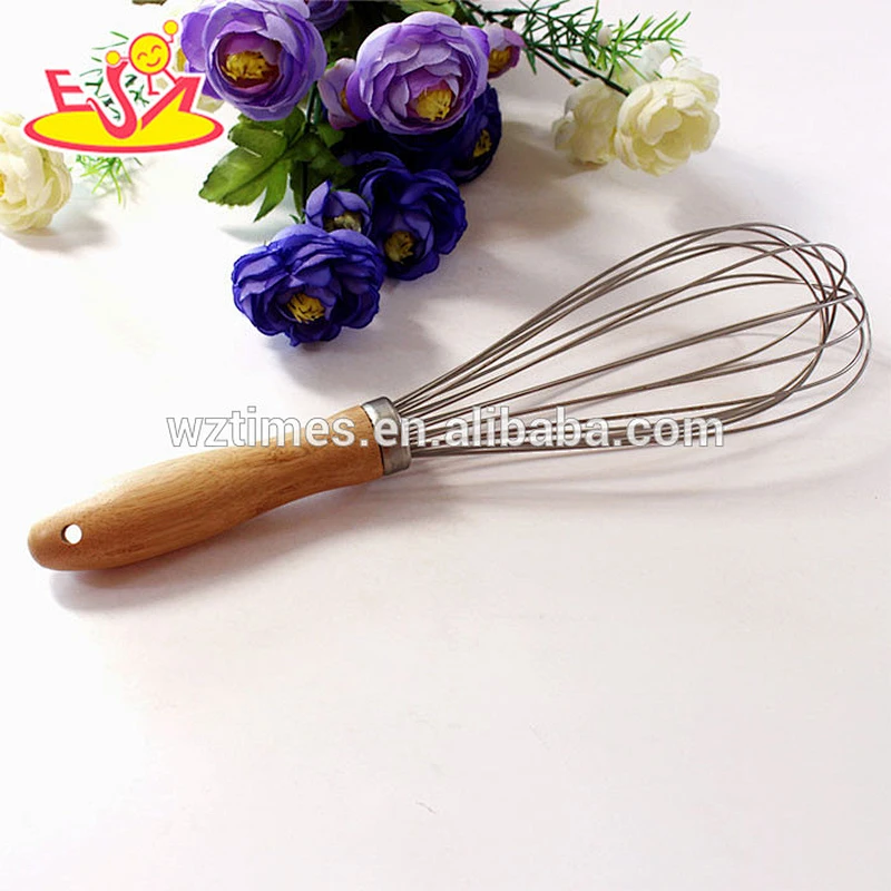 2018 wholesale natural color wooden manual egg beater W02B027