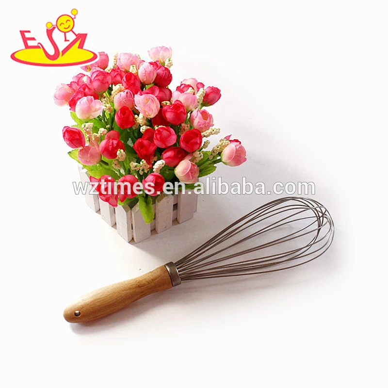 2018 wholesale natural color wooden manual egg beater W02B027