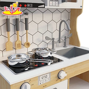 2020 New design pretend play wooden electronic toy kitchen for children W10C515