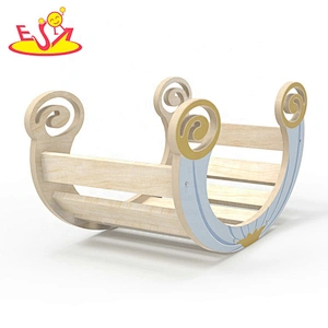 2020 Customize balance exercise wooden rocking board for kids playing W08K302