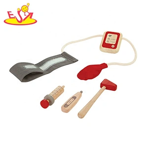 2021 brand new kids wooden role play toy doctor kit for learning first aid W10D282