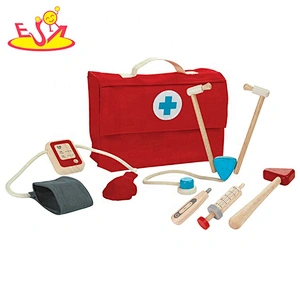 2021 brand new kids wooden role play toy doctor kit for learning first aid W10D282