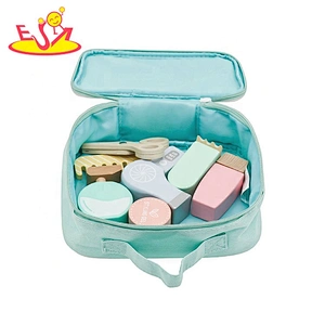 2020 New arrived pretend wooden toy medical kit for kids W10D274
