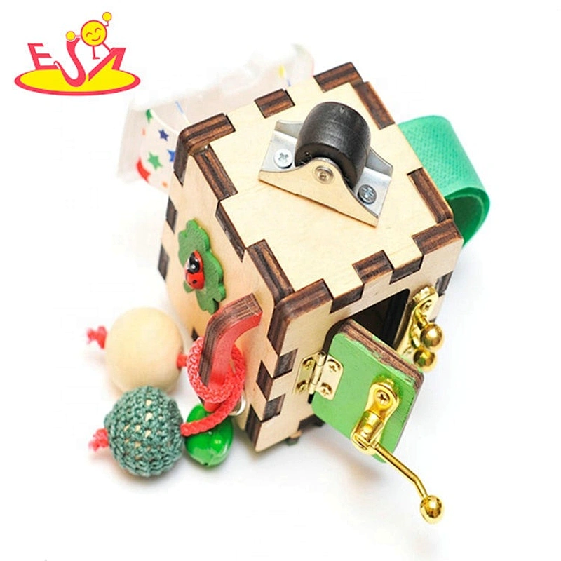 2021 New arrival educational play toy baby wooden toddler busy box for kids W12D274