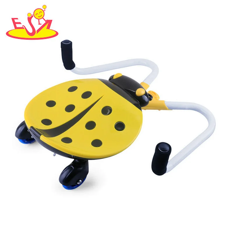 2021 New design ladybug shape twist car wooden indoor walker for kids W16A041