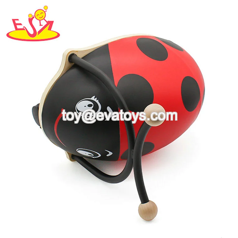 2021 New design ladybug shape twist car wooden indoor walker for kids W16A041