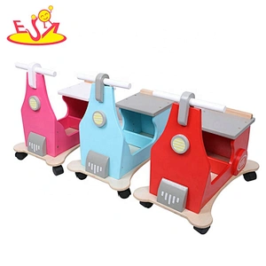 2021 Best-selling Wholesale lightweight toddler mini wooden scooter for  kids W16B013B