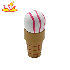 Passen Sie Kinder so an, als würden sie Holz-Eiscreme-Spielzeug mit Kassiererzahl W10A156 spielen