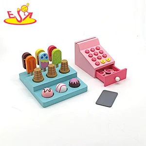 Passen Sie Kinder so an, als würden sie Holz-Eiscreme-Spielzeug mit Kassiererzahl W10A156 spielen