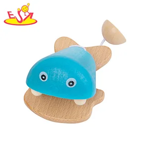 Juguetes de instrumentos musicales de castañuelas de madera con forma de pez de dibujos animados para niños W07I188
