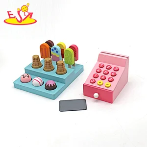 Passen Sie Kinder so an, als würden sie Holz-Eiscreme-Spielzeug mit Kassiererzahl W10A156 spielen