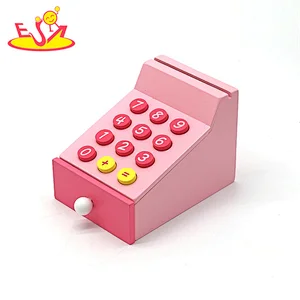 Passen Sie Kinder so an, als würden sie Holz-Eiscreme-Spielzeug mit Kassiererzahl W10A156 spielen