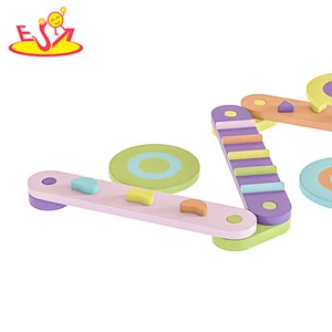 Neues Design Macaron niedliches hölzernes Spielküchenspielzeug für Kinder W10C582