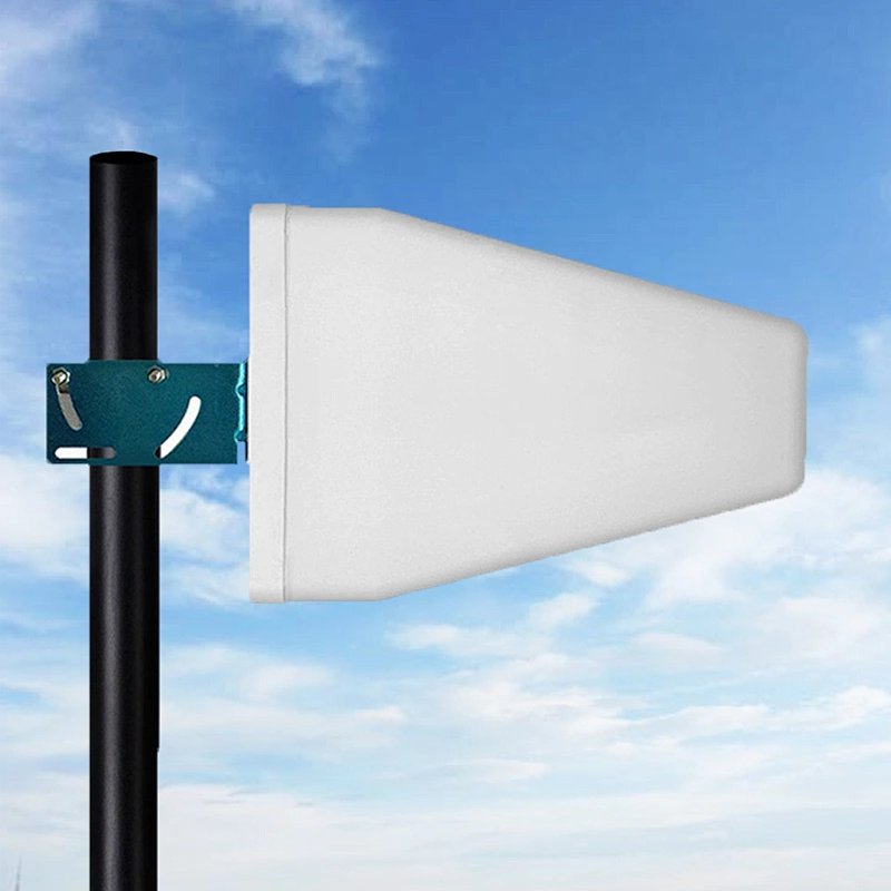 3G 4G LTE Wide Band 11dBi 700MHz to 2.7GHz Range RP-SMA Male Directional Roof LPDA Antenna