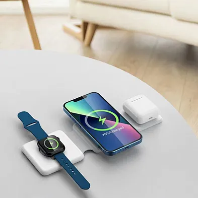 Desk Phone Chargeing Holder 15W Fast Charge 3in1 Portable 3 in 1 Wireless Charger Magnetic Foldable With Pocket Size