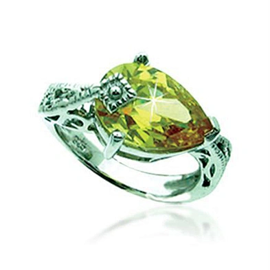 Charming green gemstone shiny silver thailand diamond rings