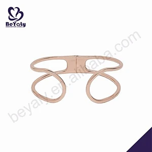Hollow design lightweight comfort fit pakistani gold bangles