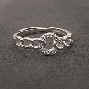 Connected Circles design shiny cubic zirconia silver ring vintage jewelry