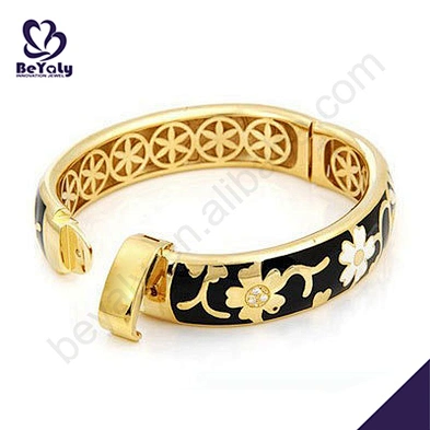 Shiny flower inner clasp latest design 1 gram gold bangles