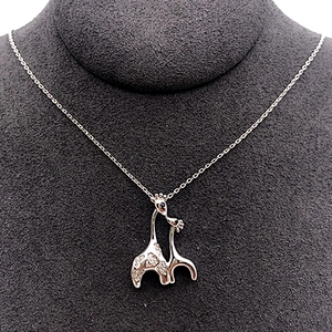 Fashion Beauty Costume Decorative Family Love Silver Giraffe Mom Necklace