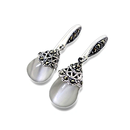 Vintage design black stone with white druzy stud earrings
