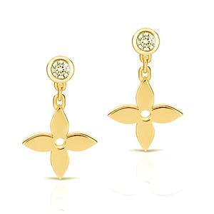 Traditional korean model selling earring jewelry for young girl