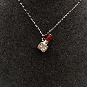 Shiny Cz Setting V Alphabet Silver Lipstick Shape Pendant Wholesale Necklace