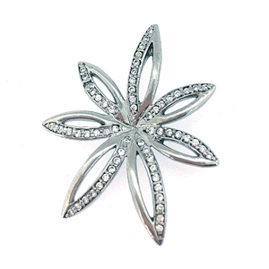 Elegant women nice seven leaf silver locket necklace