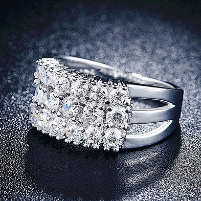 Cheap Multi Crystal Pave Setting Alloy Silver Couple Ring Set