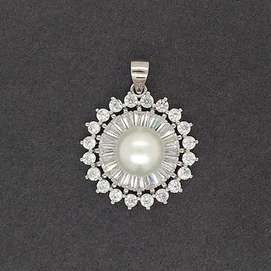 Beautiful 925 Silver Mother Of Pearl Moonlight Design Anniversary Pendant