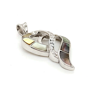 Ocean Style Heteromorphic Heart Design Colored Shell Charm Cz Pendant