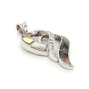 Ocean Style Heteromorphic Heart Design Colored Shell Charm Cz Pendant