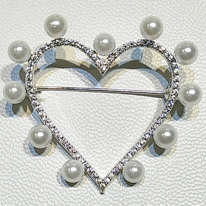 Love the pearl heart-shaped 925 sterling silver brooch jewelry,Fashion jewelry manufacturing