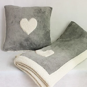 100% Polyester Fleece Super Soft Heart Embroidery Coral Fleece Blanket