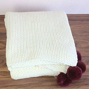 100% Acrylic Sofa Decorative Chunky Knitted Hand Pompom Plaid