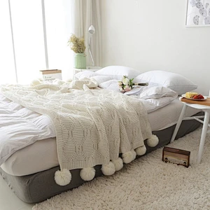 100% Acrylic Sofa Decorative Chunky Knitted Hand Pompom Plaid