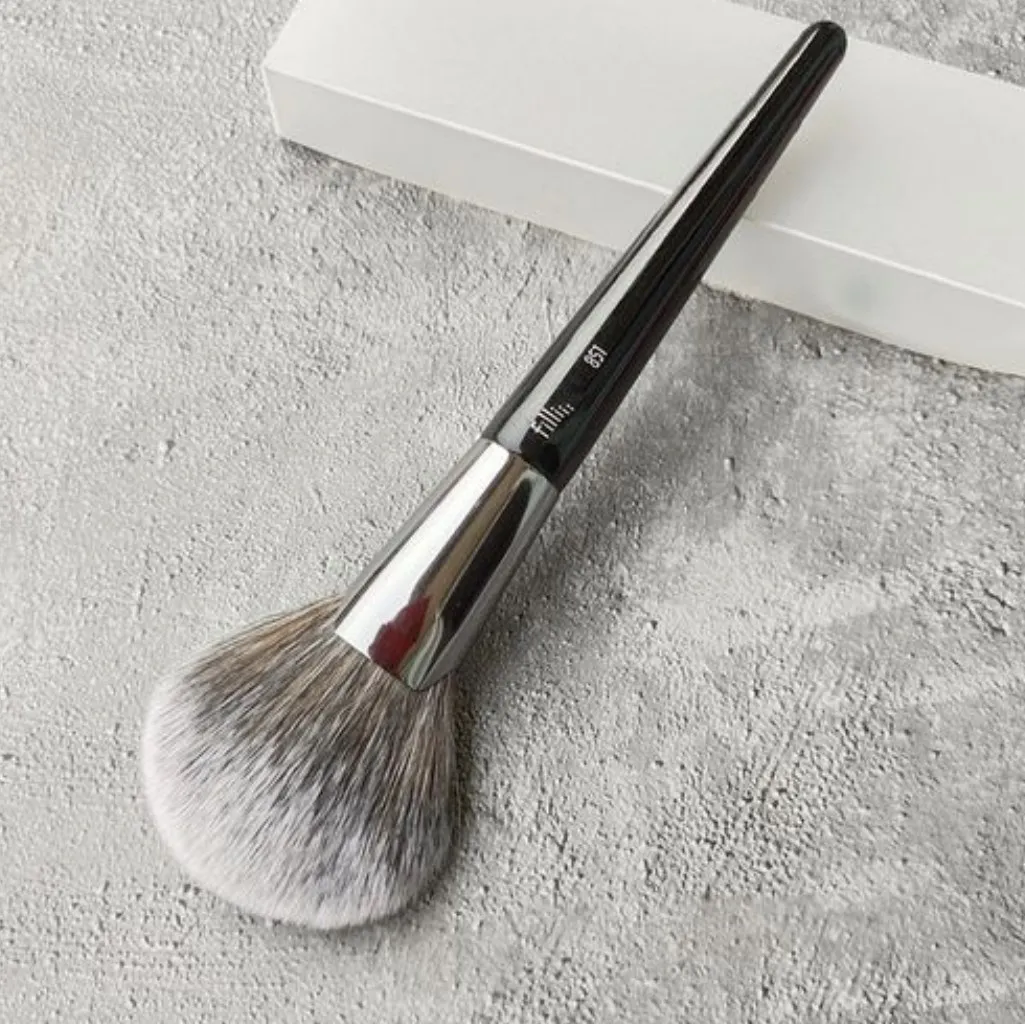 blush contour brush