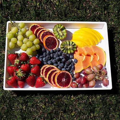 Pack of 3 Plastic Party Platters and 3 Tongs
