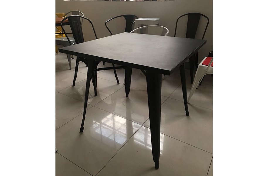 31.5" Square Metal Indoor/outdoor Table