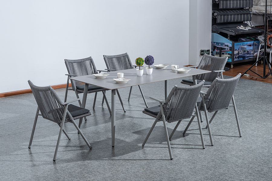 Набор столов на открытом воздухе