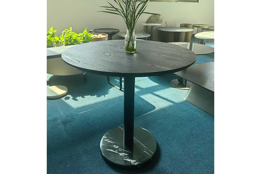 Round dining table