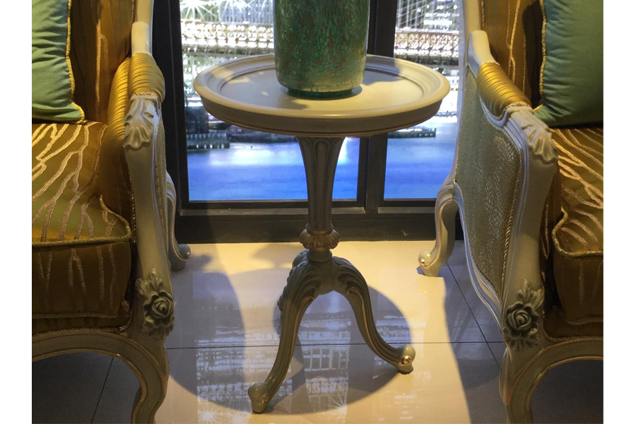 French-style corner table New classical European-style side table Solid wood carved small round side table