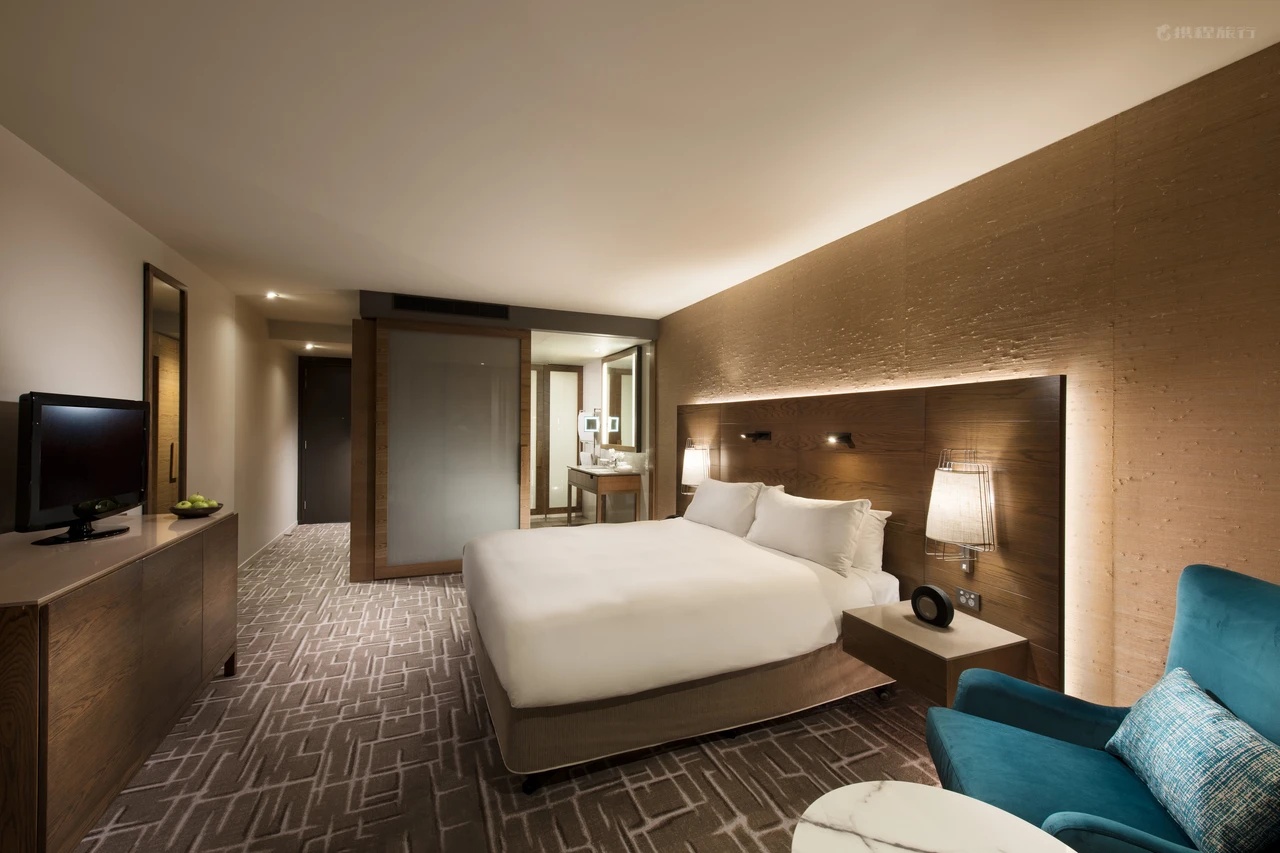 universal bedroom furniture