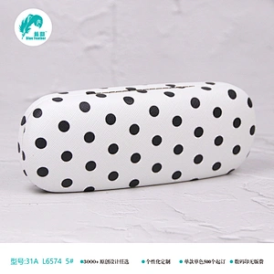 白底黑点眼镜盒