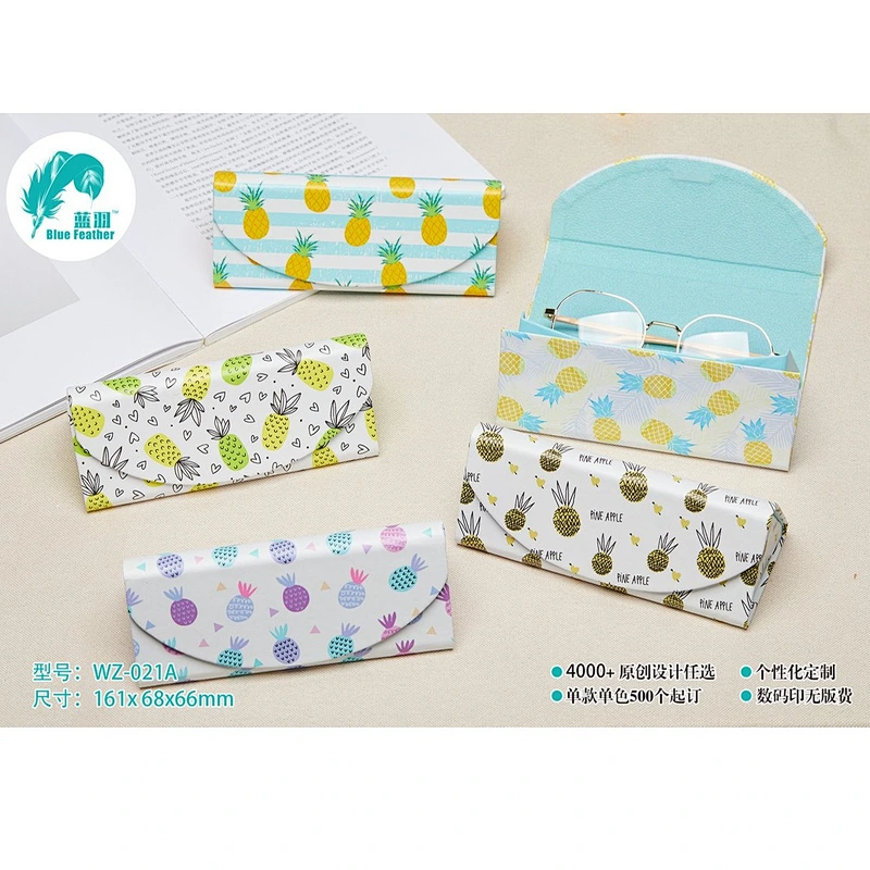 Triangular glasses case