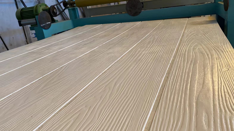 What is plywood and what are the advantages and disadvantages of plywood